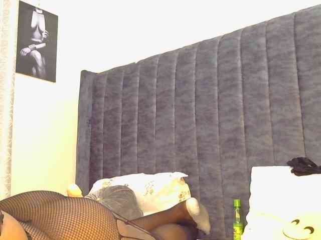 thick-sexxy-moma webcam