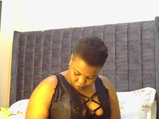 thick-sexxy-moma webcam