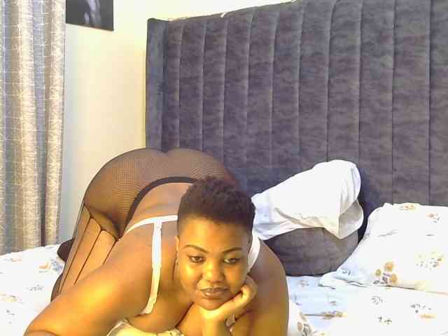 thick-sexxy-moma webcam