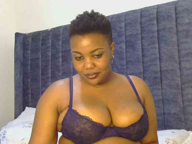 thick-sexxy-moma