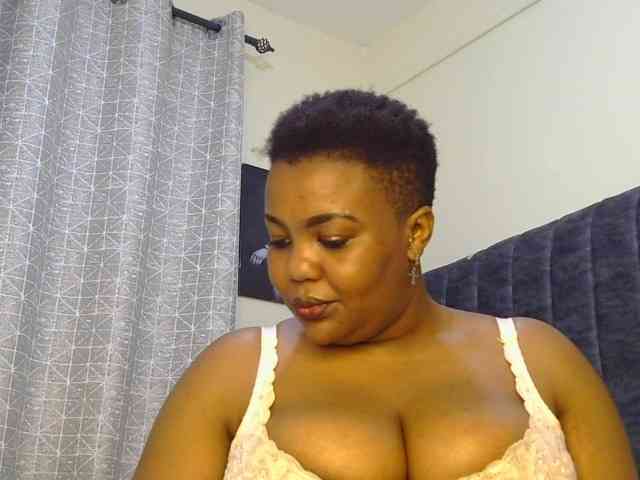 thick-sexxy-moma webcam