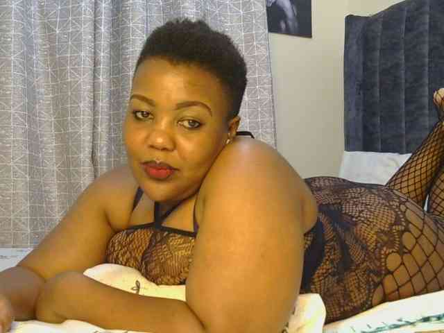 thick-sexxy-moma webcam