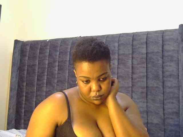 thick-sexxy-moma webcam