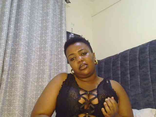 thick-sexxy-moma webcam