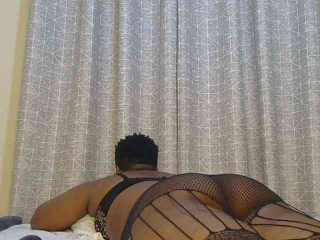 thick-sexxy-moma webcam