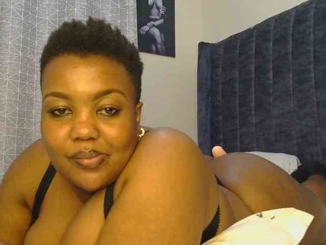 thick-sexxy-moma webcam