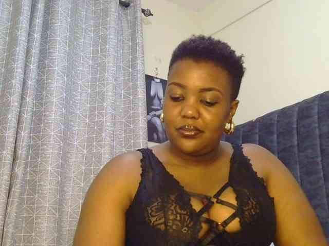 thick-sexxy-moma webcam