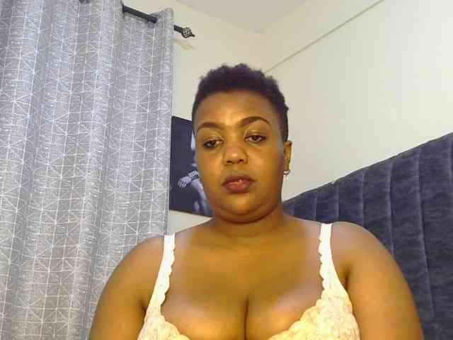 thick-sexxy-moma webcam