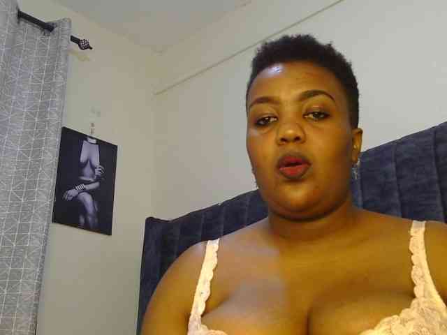 thick-sexxy-moma webcam