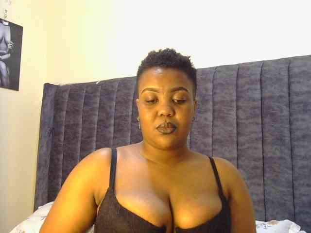 thick-sexxy-moma webcam