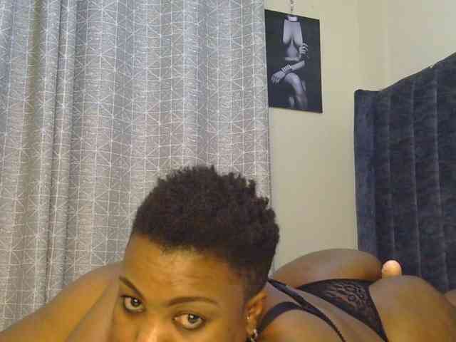 thick-sexxy-moma webcam