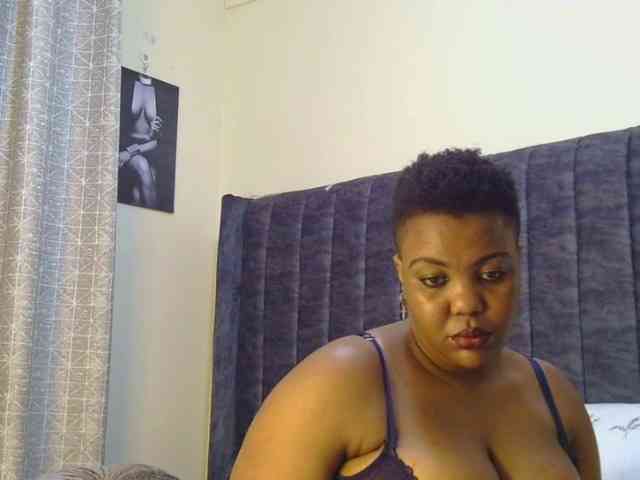thick-sexxy-moma webcam