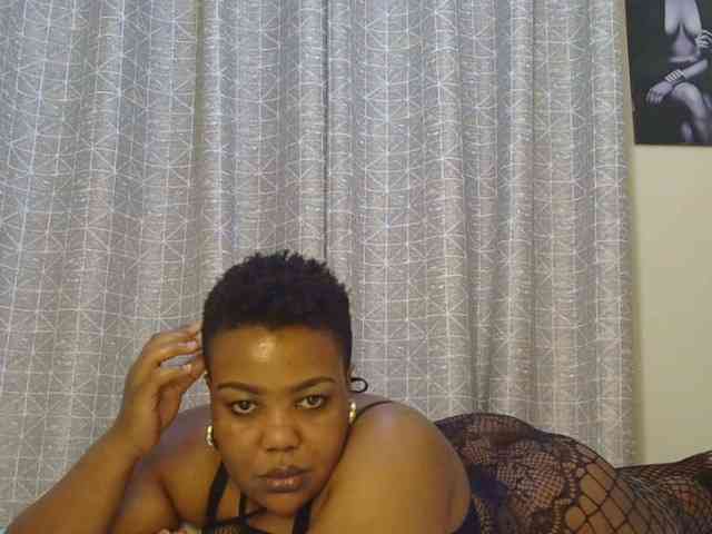 thick-sexxy-moma webcam