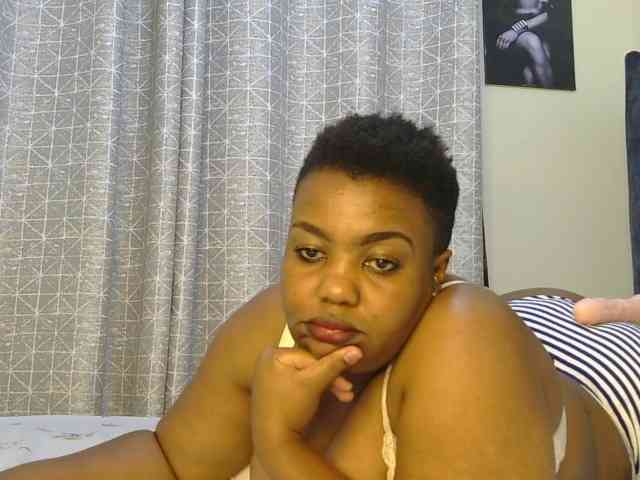 thick-sexxy-moma webcam