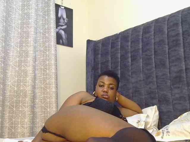 thick-sexxy-moma webcam