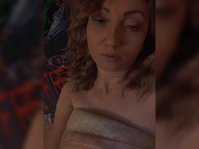 Lena-33's BongaCams show and profile