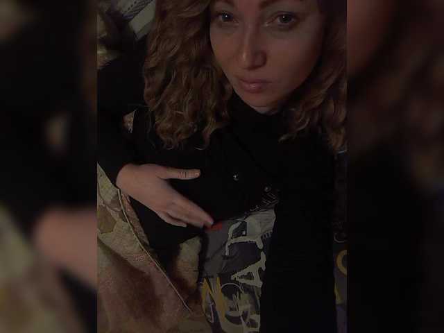 Lena-33's BongaCams show and profile