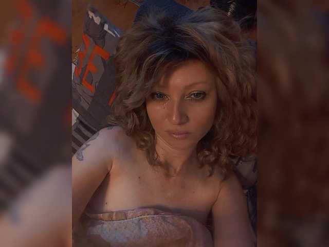 Lena-33's BongaCams show and profile