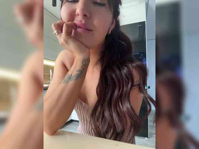 Teona-tea Live Webcam on BongaCams