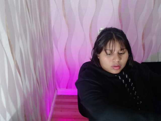  LauraBree chat room