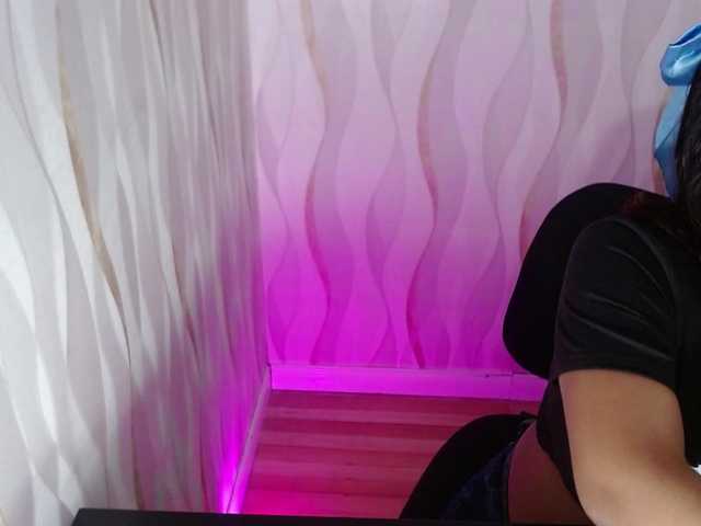  LauraBree chat room
