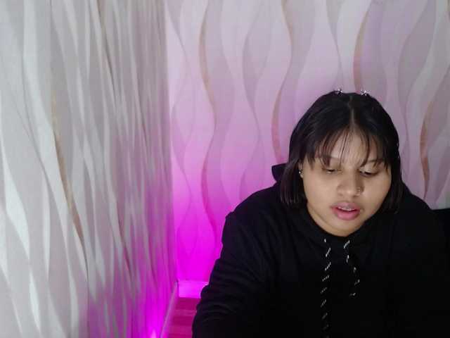  LauraBree chat room