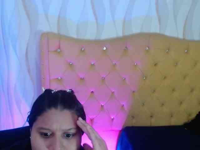 LauraBree webcam