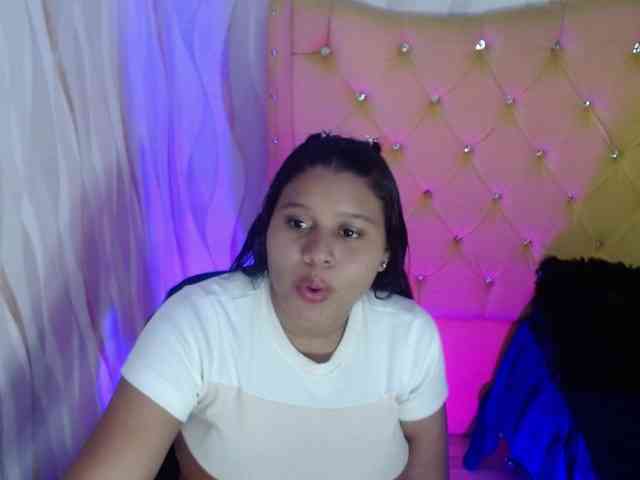 LauraBree webcam