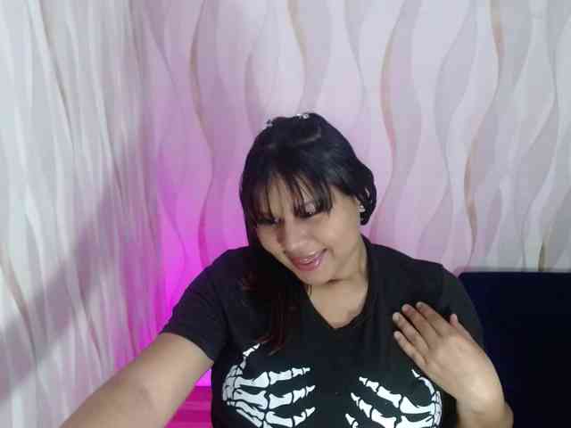 LauraBree webcam