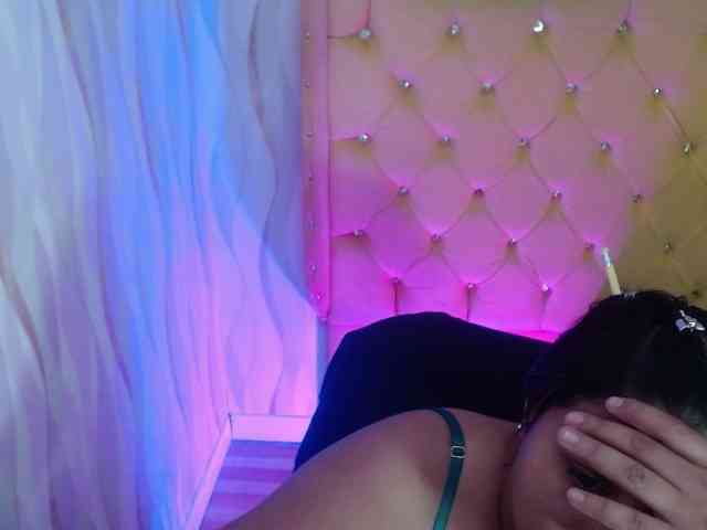 LauraBree webcam