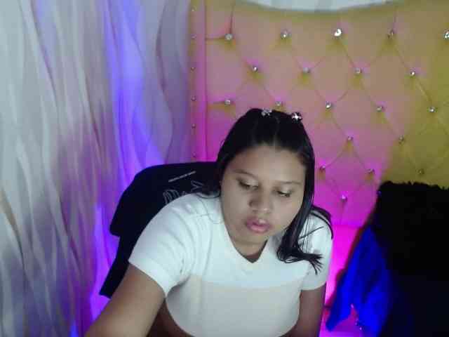 LauraBree webcam