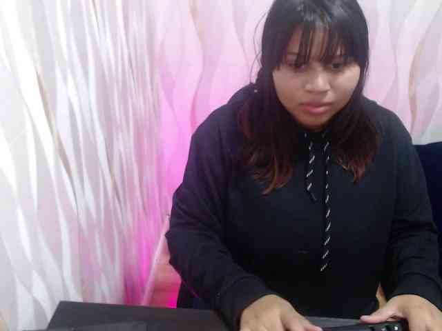 LauraBree webcam