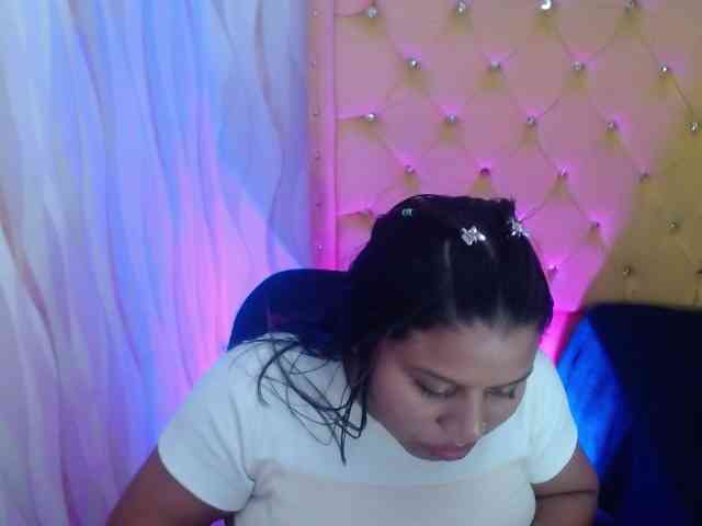 LauraBree webcam