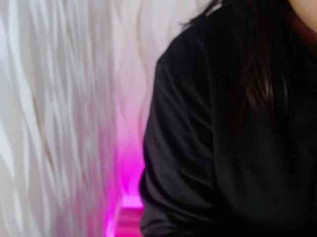 LauraBree webcam