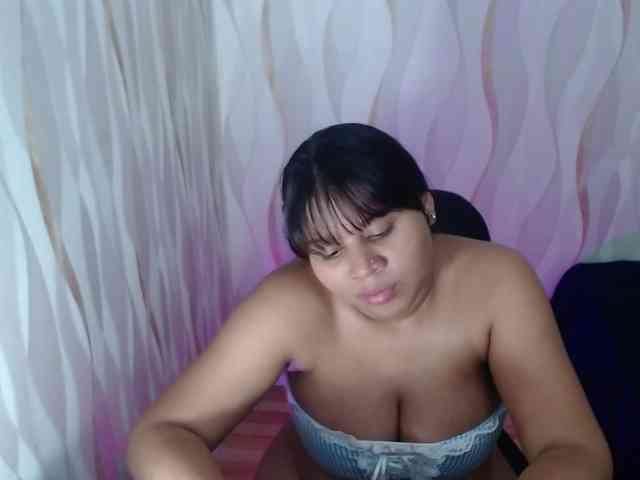 LauraBree webcam