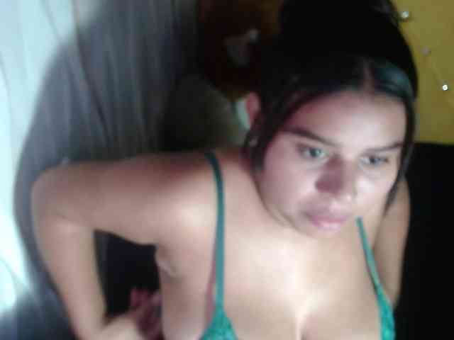 LauraBree webcam