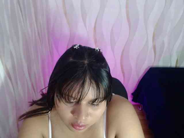 LauraBree webcam