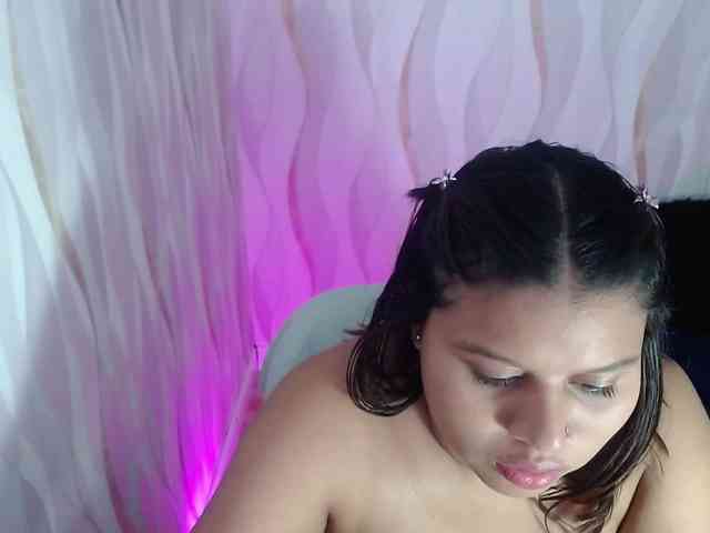 LauraBree webcam