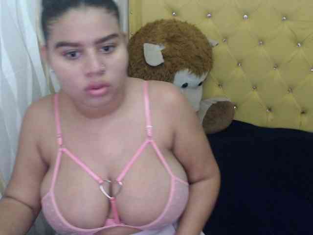 LauraBree webcam