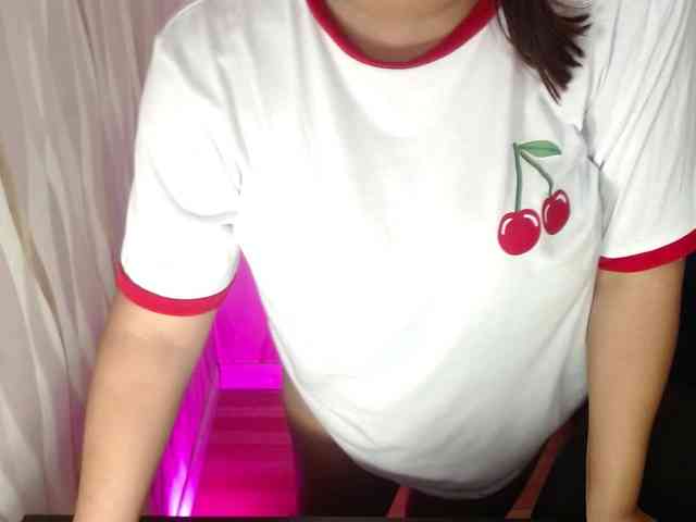 LauraBree webcam
