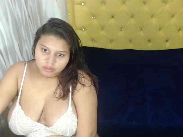 LauraBree webcam