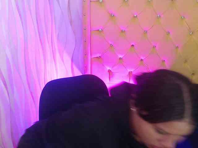 LauraBree webcam