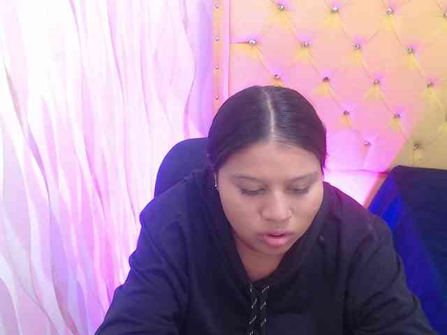 LauraBree webcam