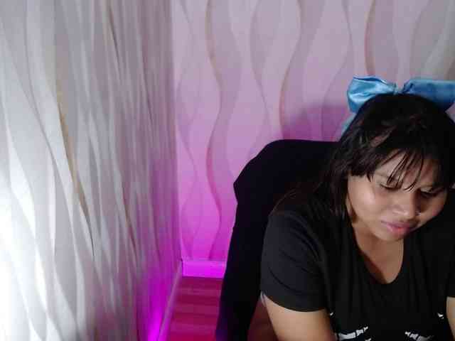LauraBree webcam
