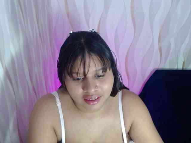 LauraBree webcam
