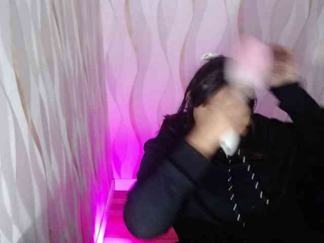 LauraBree webcam