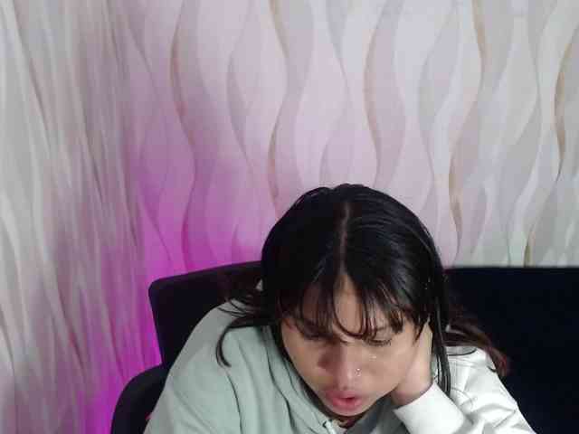 LauraBree webcam