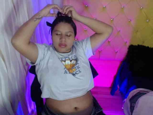 LauraBree webcam