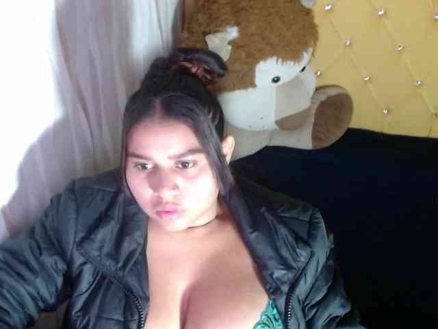 LauraBree webcam