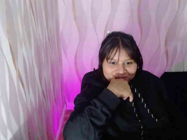 LauraBree webcam